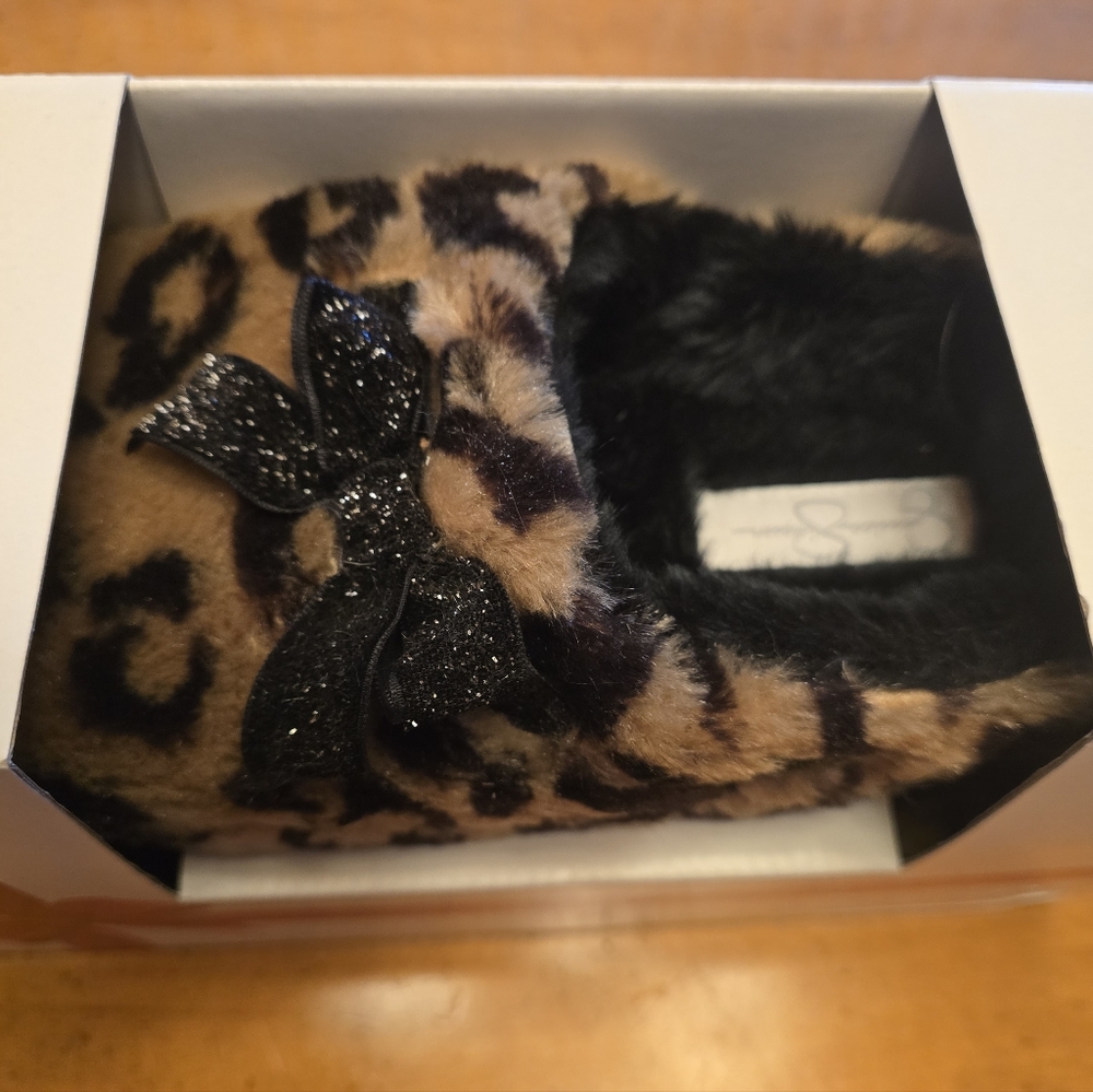 New Jessica Simpson Fuzzy Leopard Print Slippers